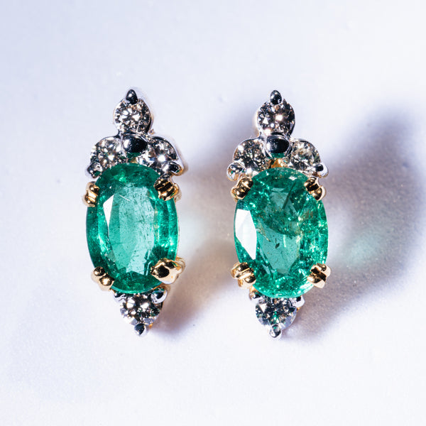 Emerald with 4 Diamond Earrings set in 18kt Gold
